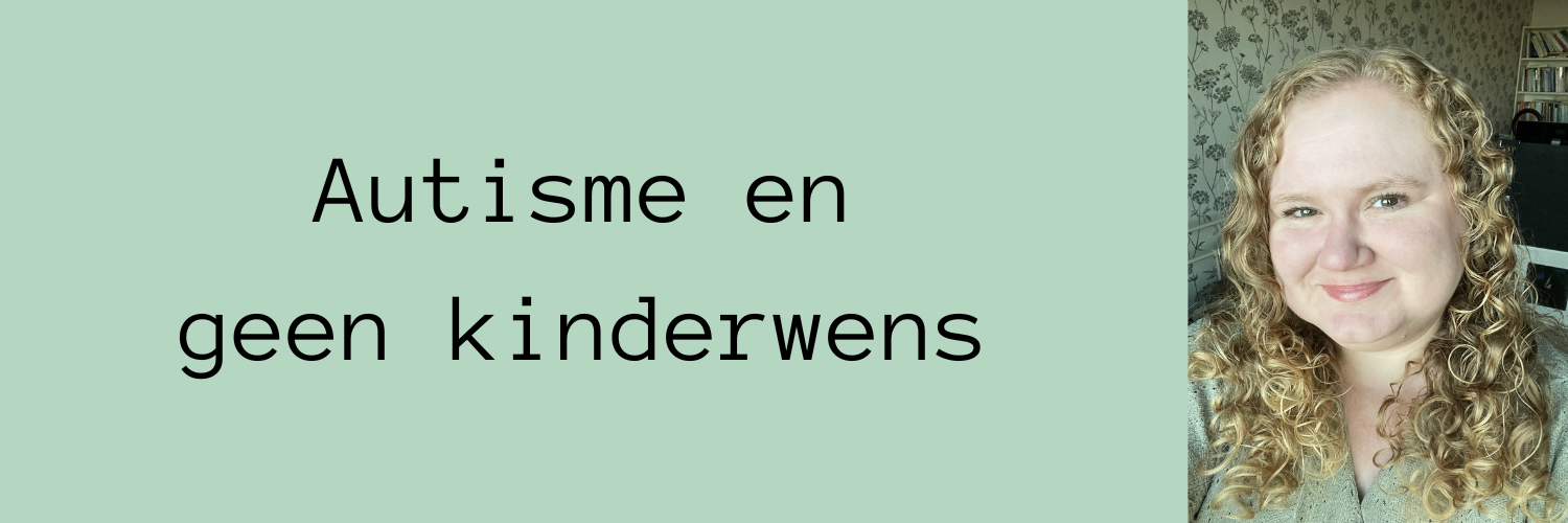 Links staat de tekst: autisme en geen kinderwens. Rechts een foto van Anne, de schrijfster van de blog en eigenaar van A-typist.